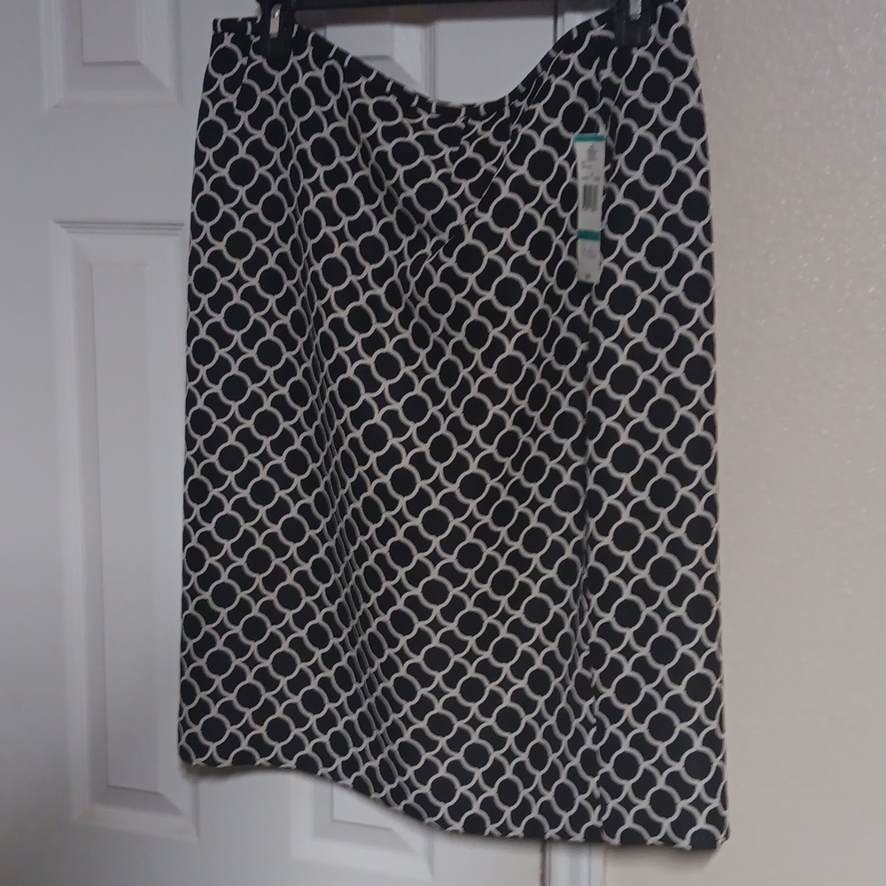Ladies suit - Picture 3 of 6